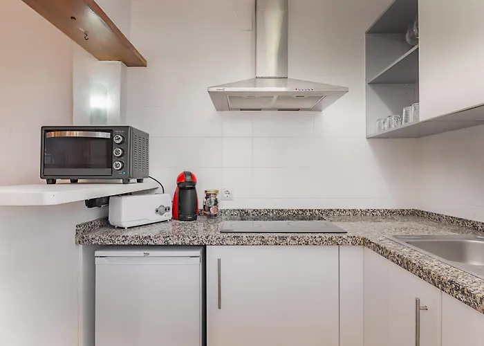 Duquesa Port - Bright Sunlit Terrace Apartment Manilva