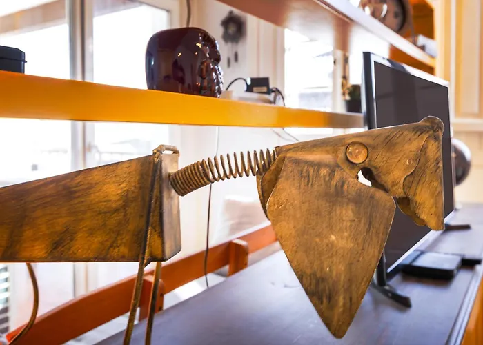 Duquesa Port - Bright Sunlit Terrace