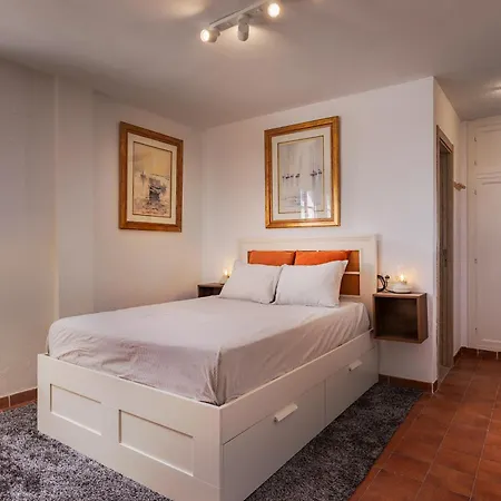 Duquesa Port - Bright Sunlit Terrace Apartment Manilva